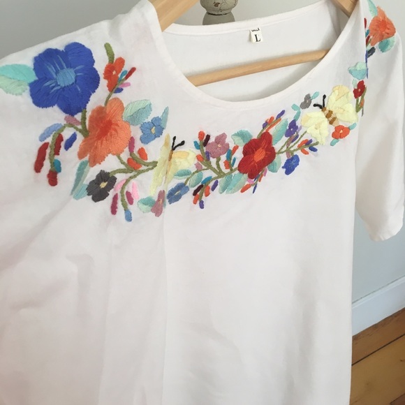 Vintage flower embroidered top - Picture 11 of 14